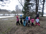 Avastasime Ã¼he toreda viisi kuidas saab looduses jalutamas kÃ¤ia, et lastel oleks lÃµbus. Selleks on vaja kÃµigest Ã¼hte puuoksa :)